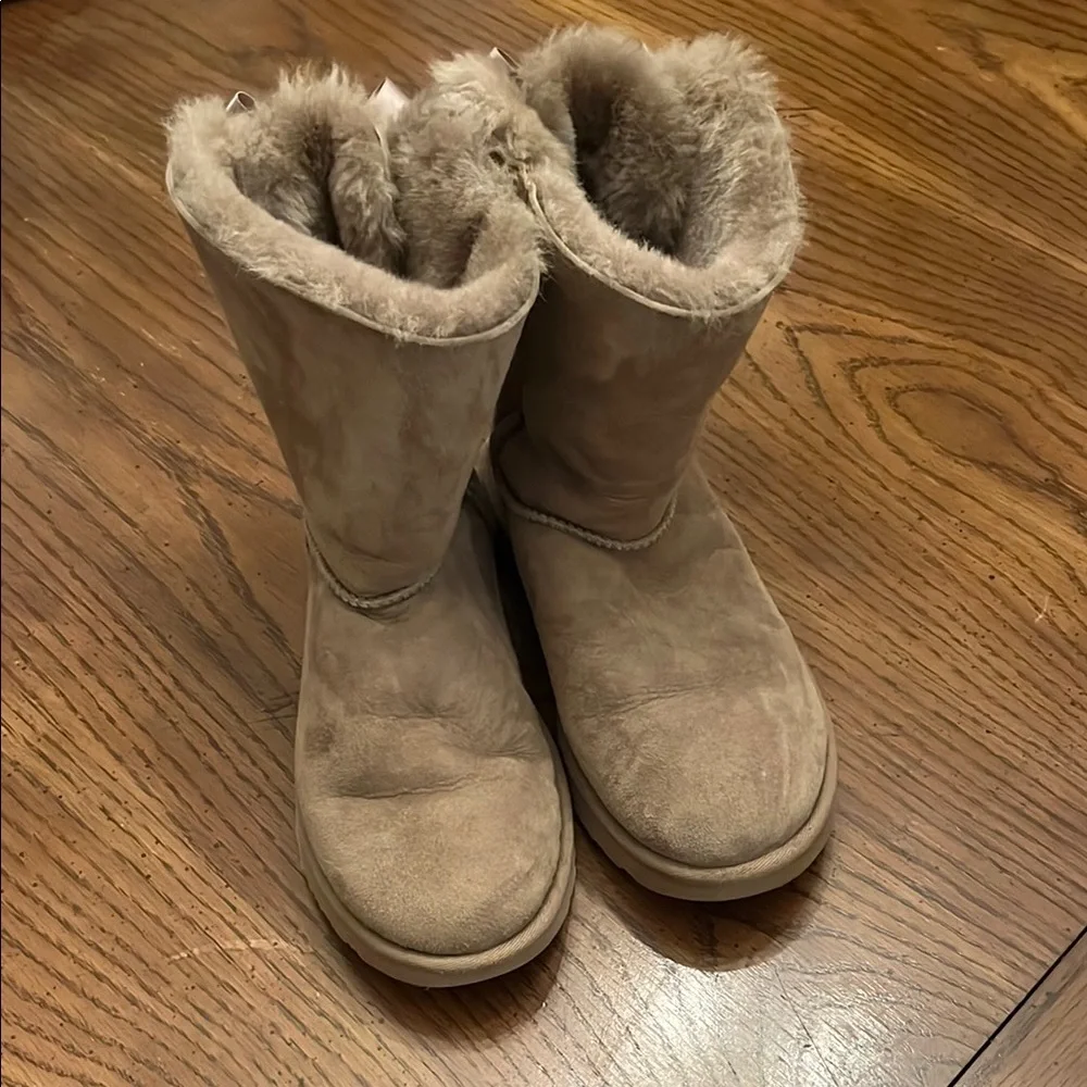 Ugg Bailey Tan Boots,‎ size 8
